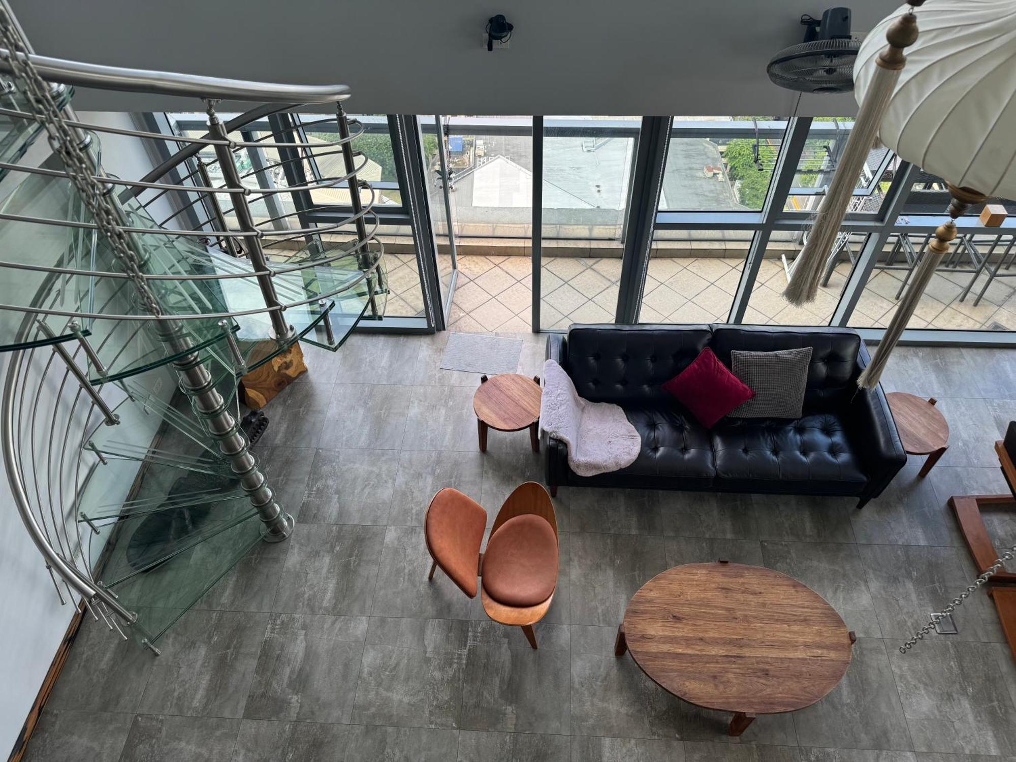 Lower Penthouse With Balcony & Cityviews In Makati Apartment Manila