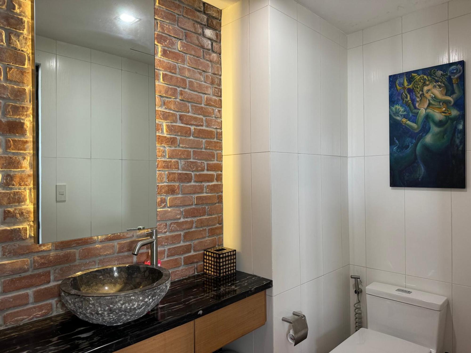 Lower Penthouse With Balcony & Cityviews In Makati Apartment Manila