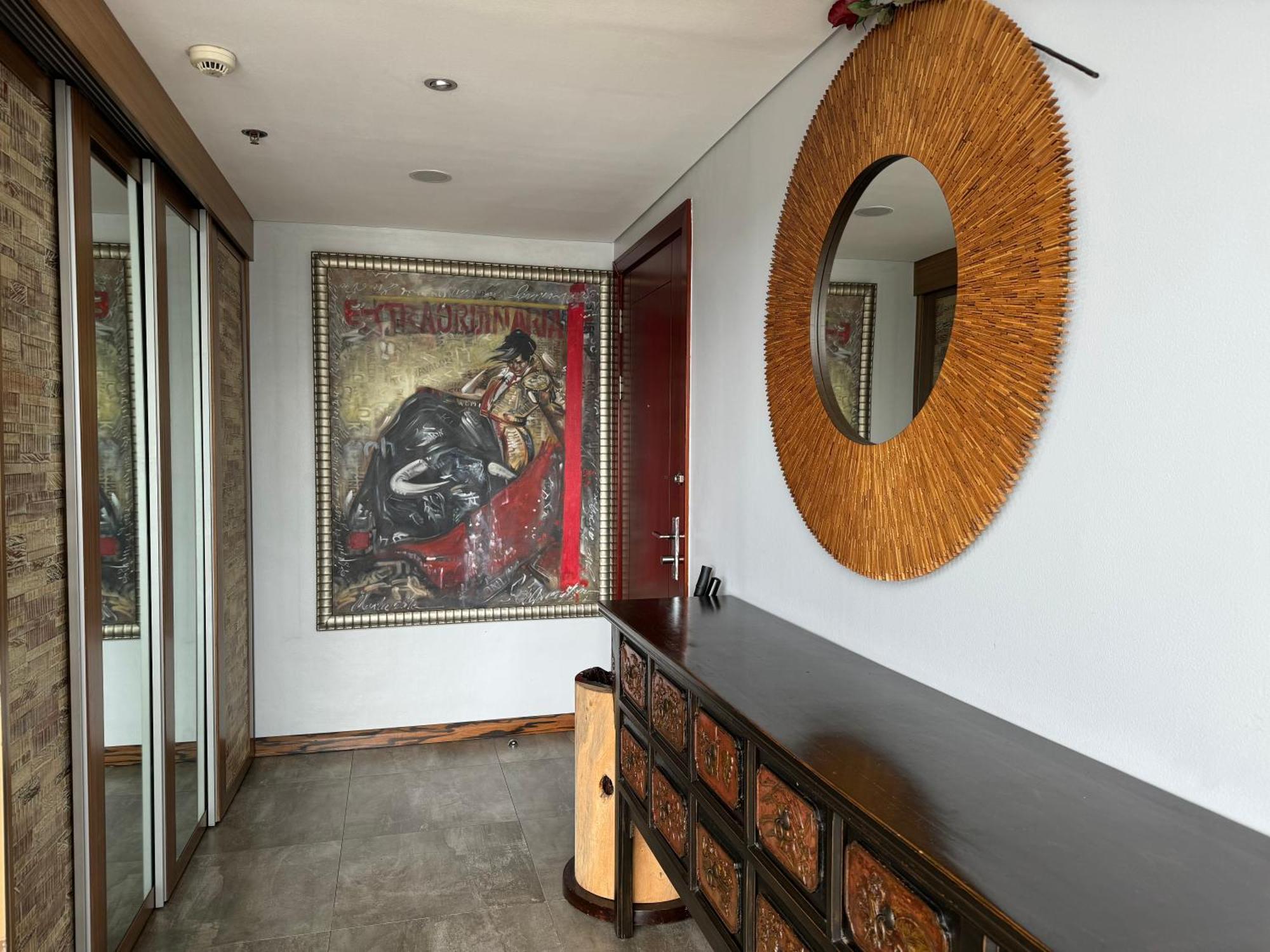 Lower Penthouse With Balcony & Cityviews In Makati Apartment