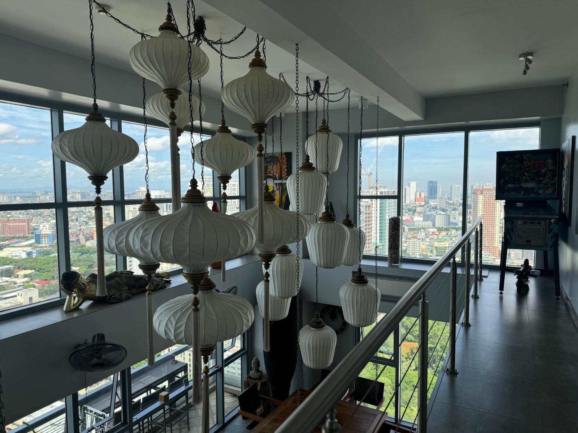Lower Penthouse With Balcony & Cityviews In Makati Manila