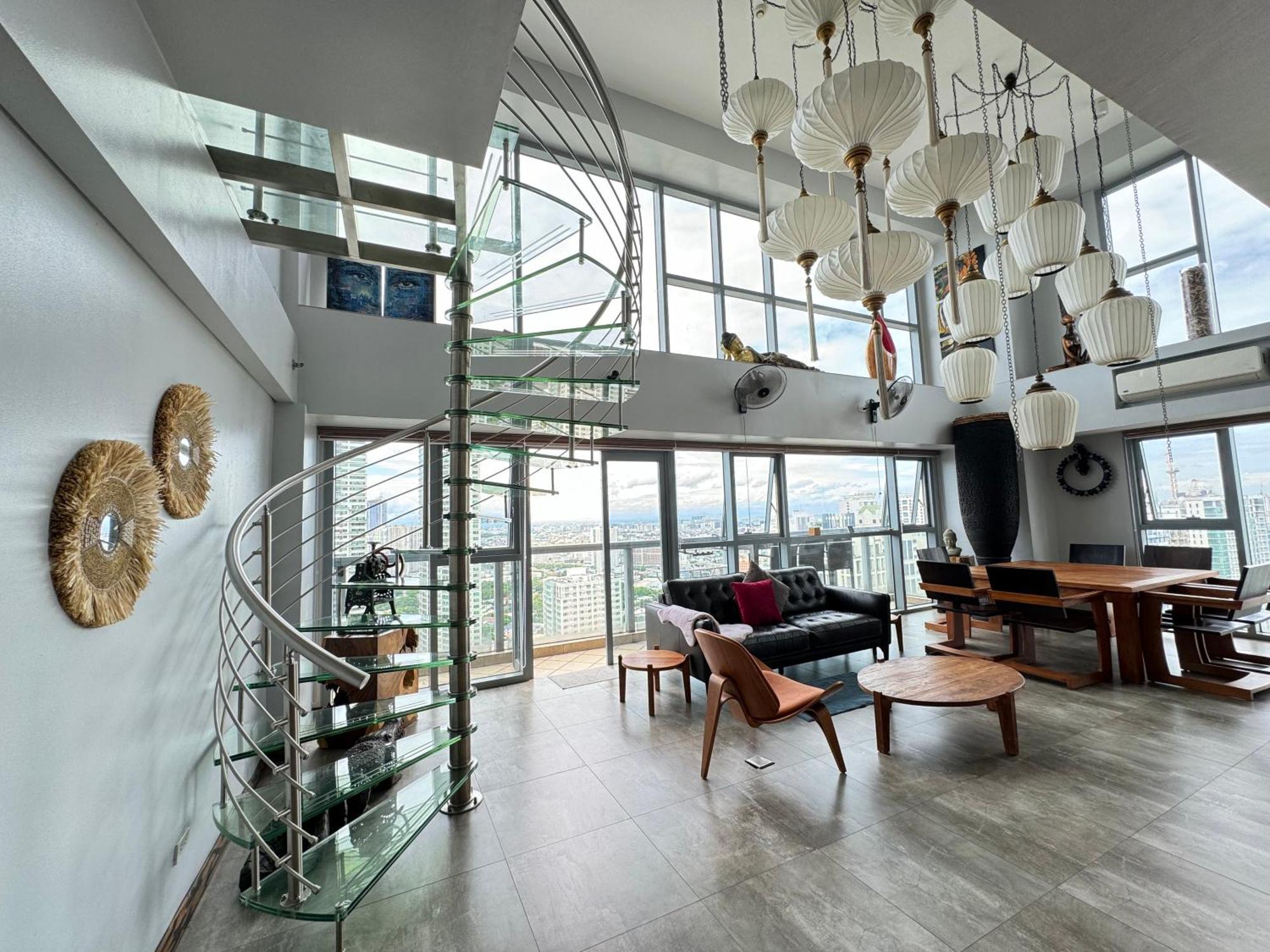 Lower Penthouse With Balcony & Cityviews In Makati Apartment
