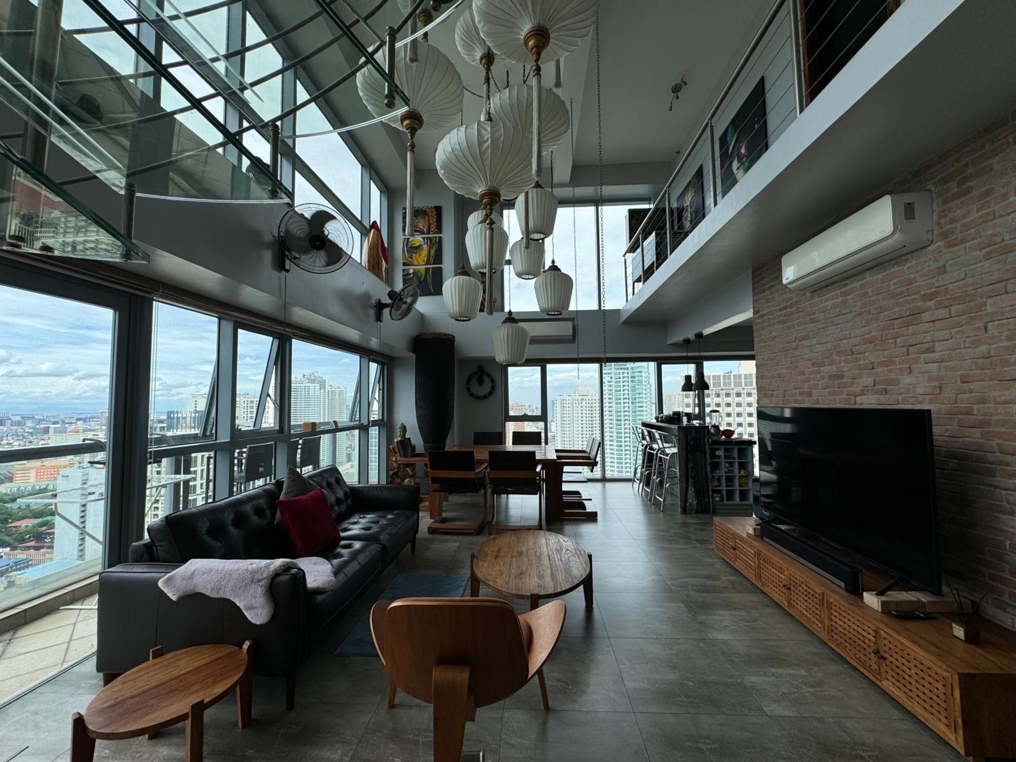 Apartment Lower Penthouse With Balcony & Cityviews In Makati