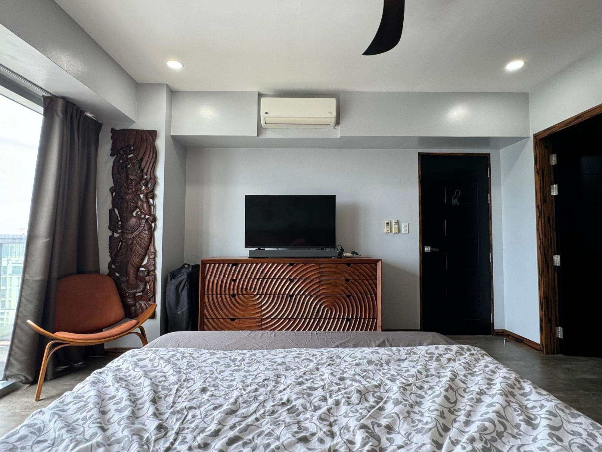 Lower Penthouse With Balcony & Cityviews In Makati * Manila