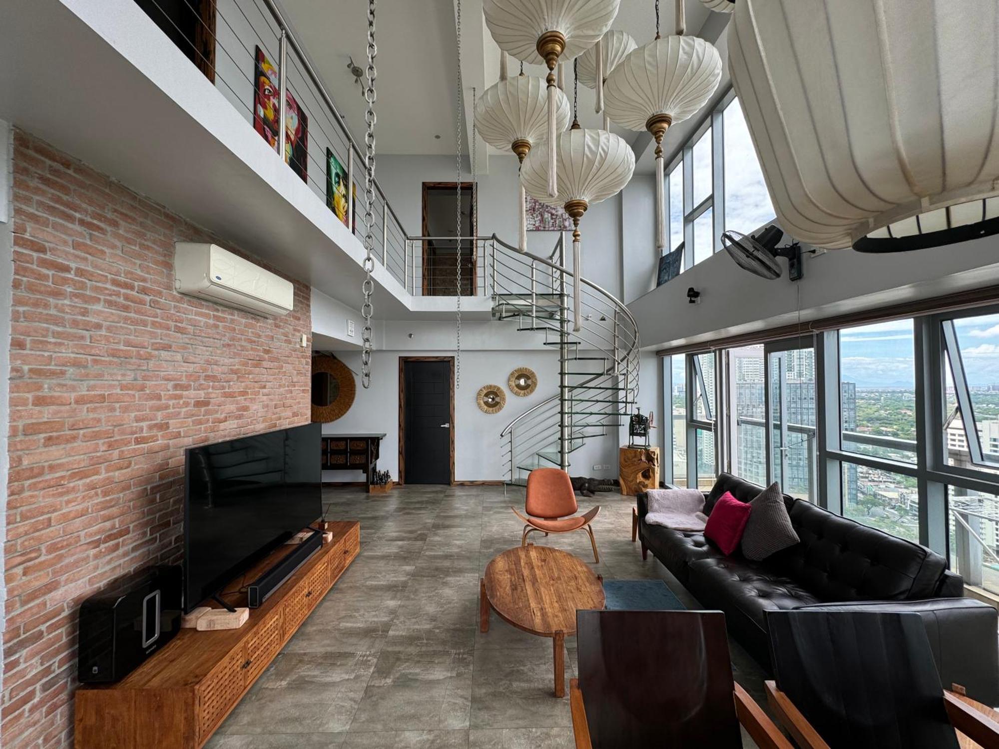Apartment Lower Penthouse With Balcony & Cityviews In Makati *