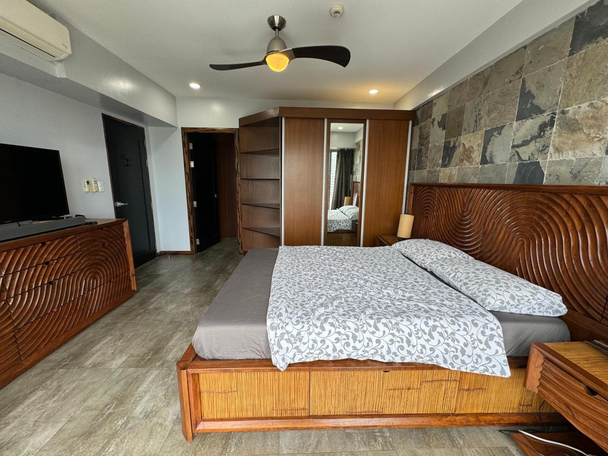 Lower Penthouse With Balcony & Cityviews In Makati * Manila