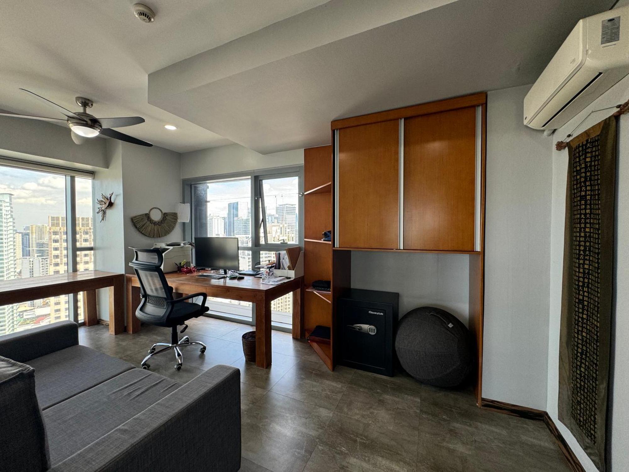 Lower Penthouse With Balcony & Cityviews In Makati Apartment *