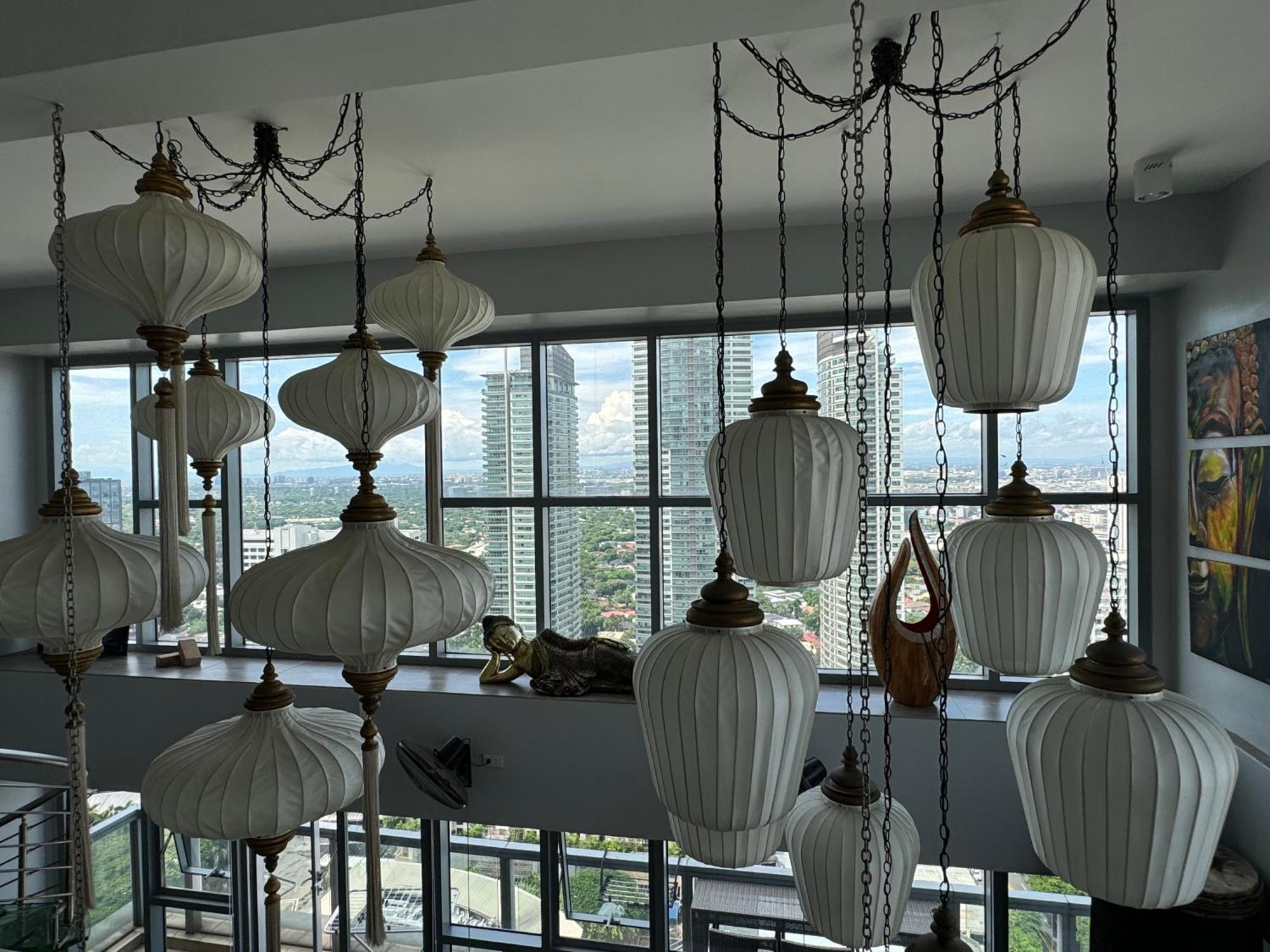 Lower Penthouse With Balcony & Cityviews In Makati *