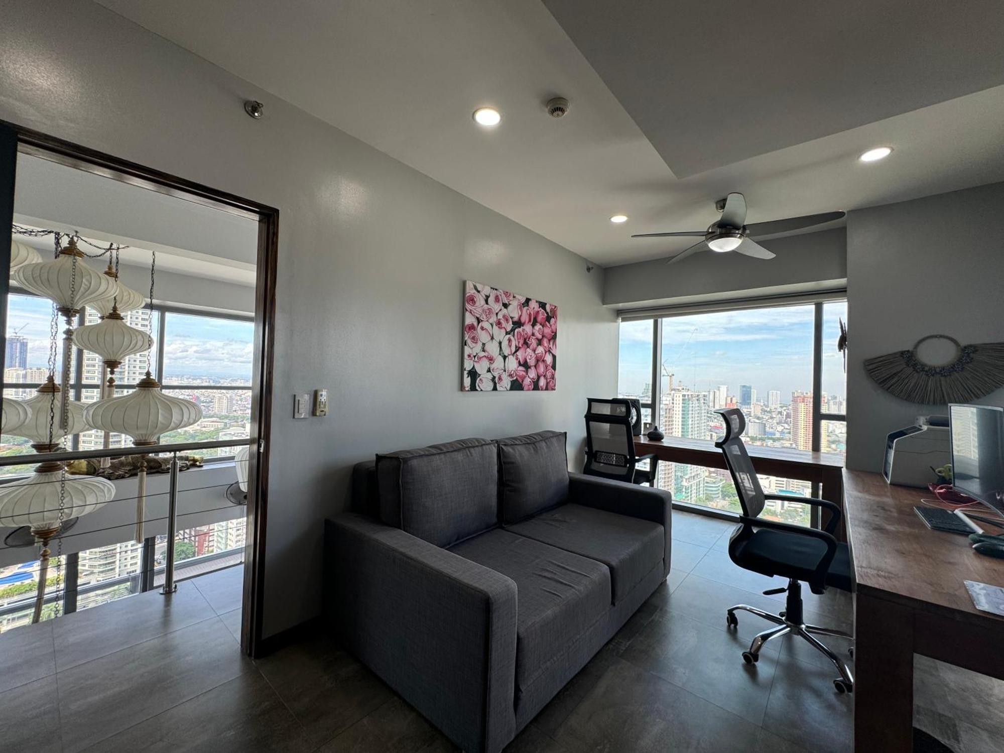 Lower Penthouse With Balcony & Cityviews In Makati Manila