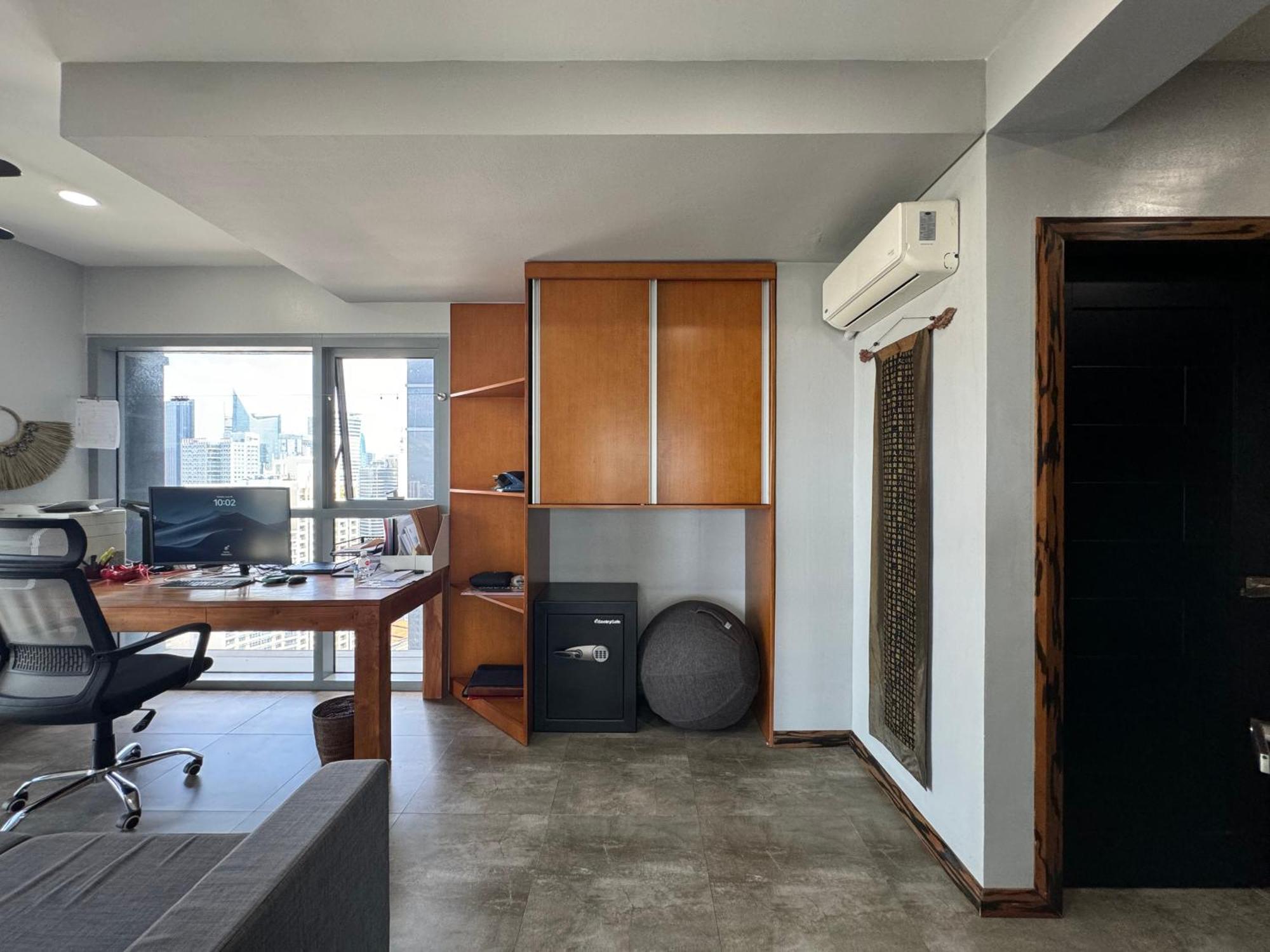 Apartment Lower Penthouse With Balcony & Cityviews In Makati *