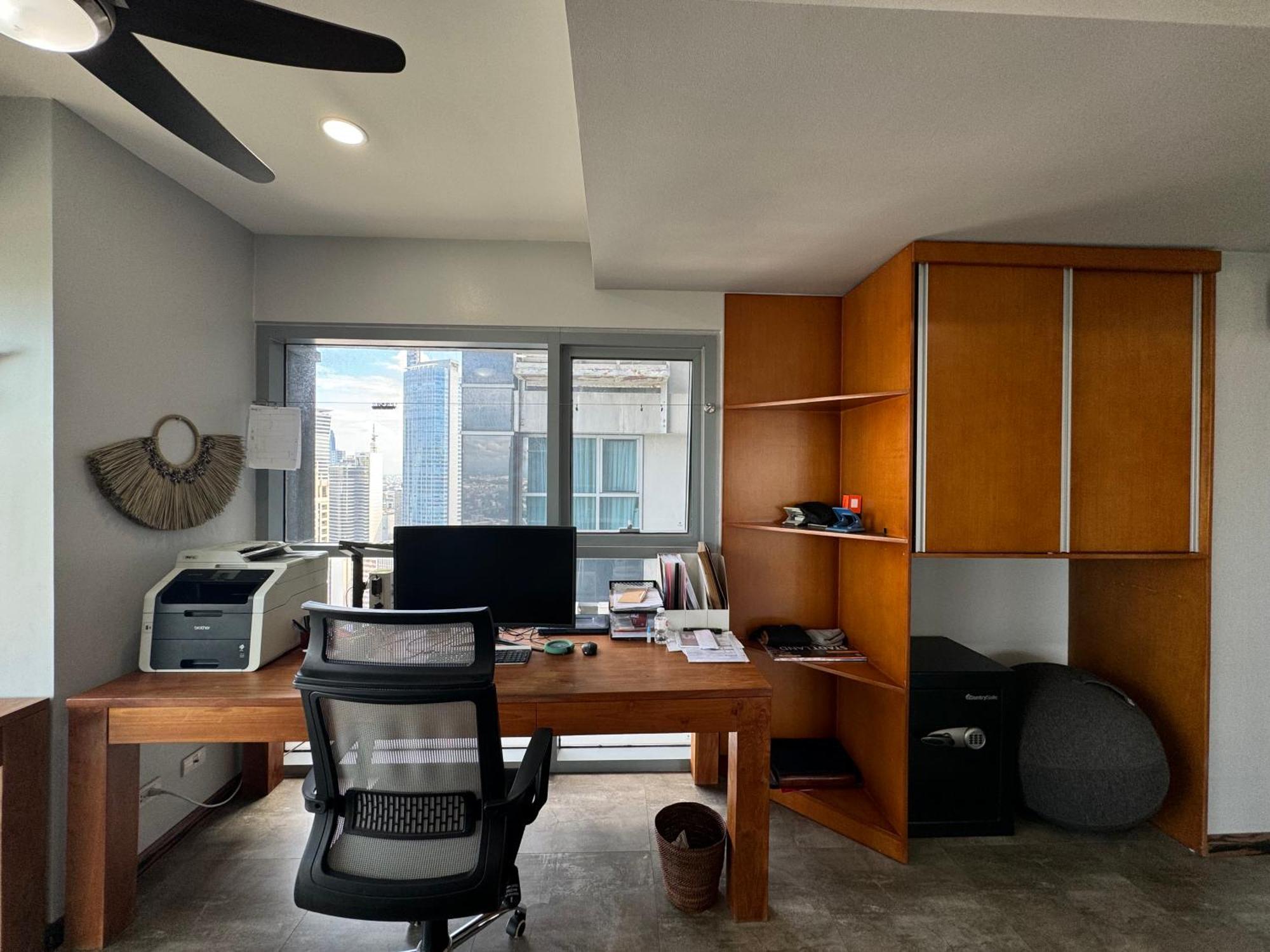 Apartment Lower Penthouse With Balcony & Cityviews In Makati Manila