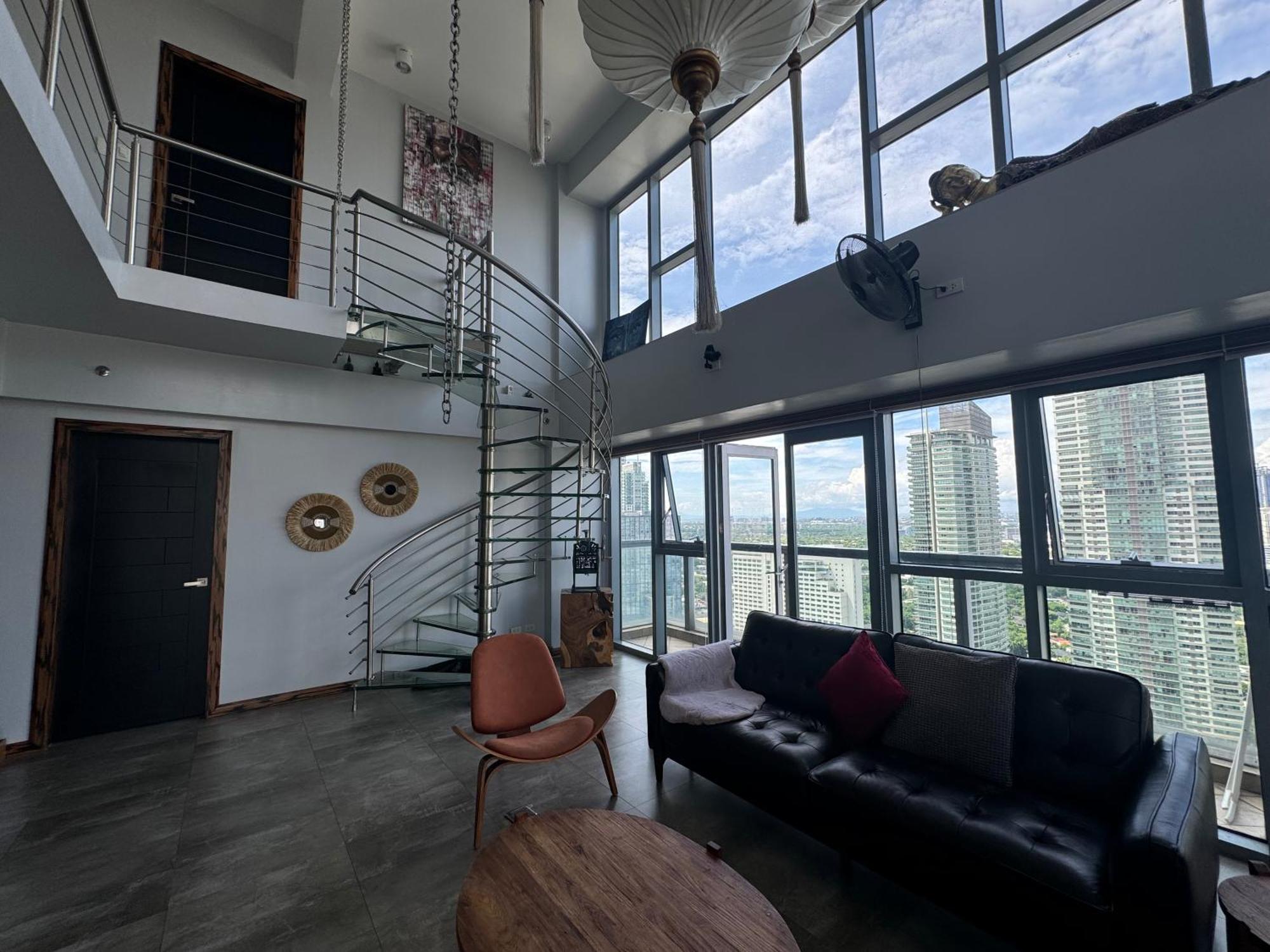 Lower Penthouse With Balcony & Cityviews In Makati Apartment