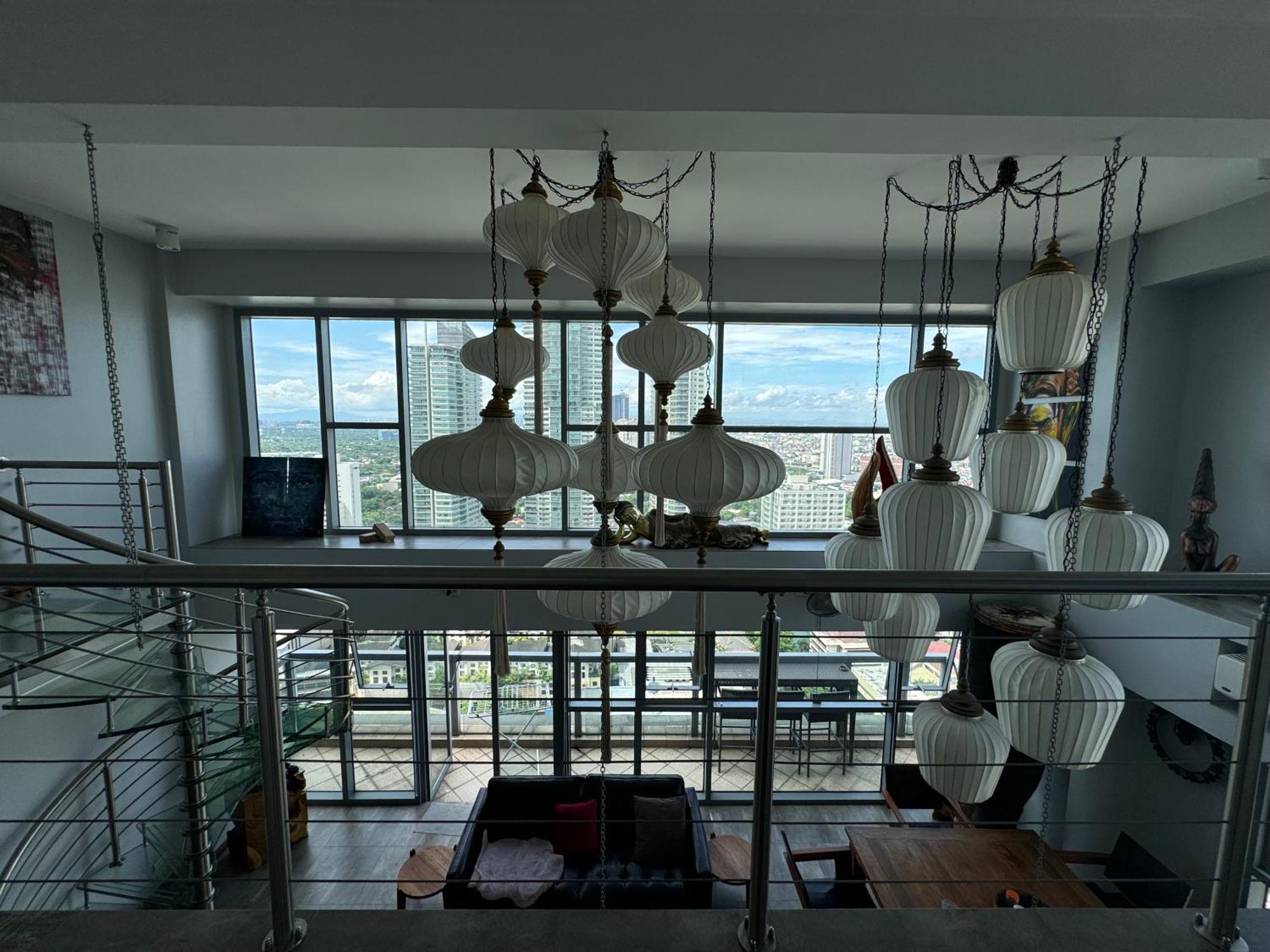 Lower Penthouse With Balcony & Cityviews In Makati Apartment *