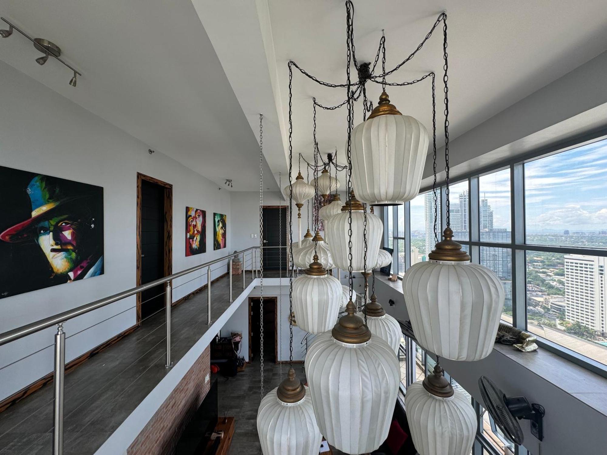 Apartment Lower Penthouse With Balcony & Cityviews In Makati *