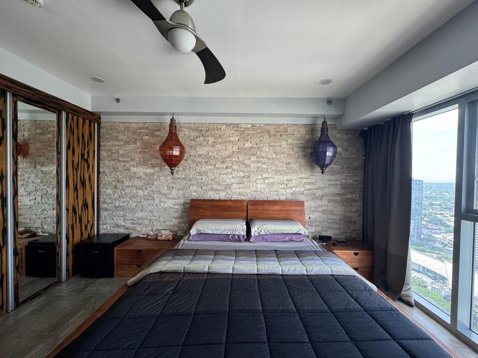 Lower Penthouse With Balcony & Cityviews In Makati Apartment Manila