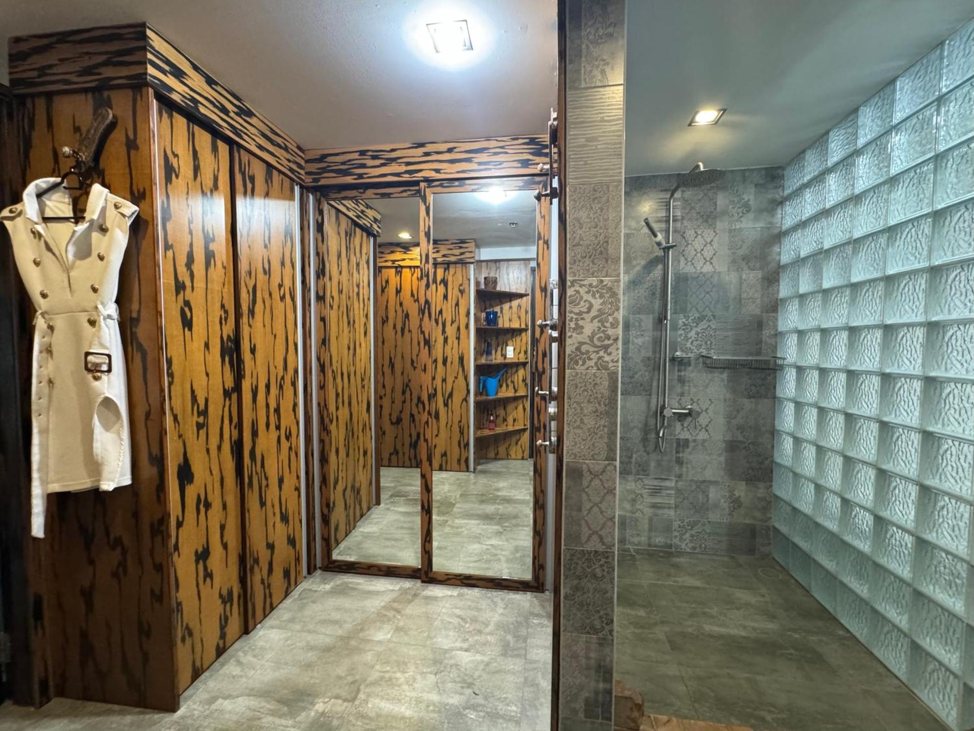 Lower Penthouse With Balcony & Cityviews In Makati * Manila