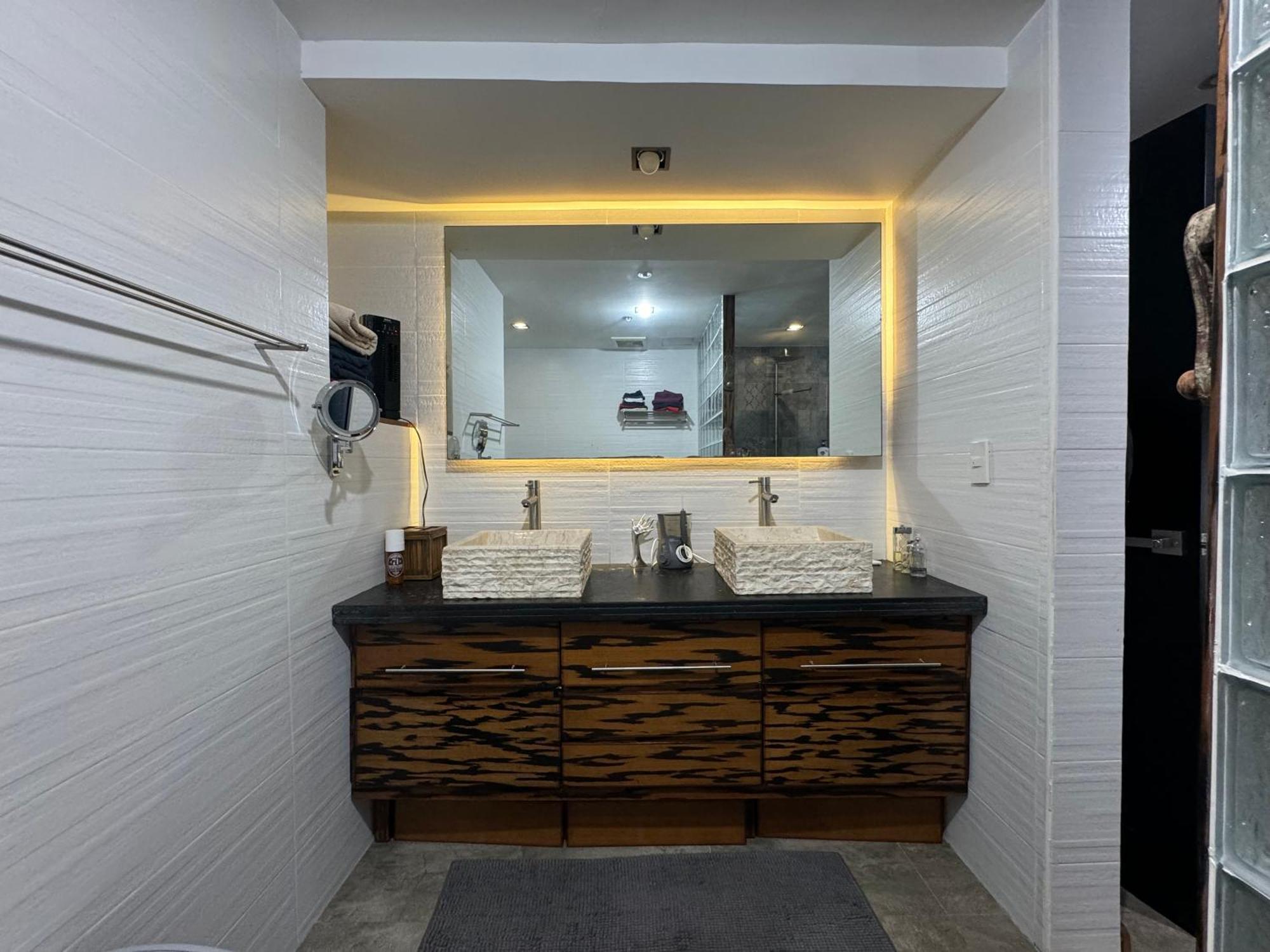 Lower Penthouse With Balcony & Cityviews In Makati * Manila