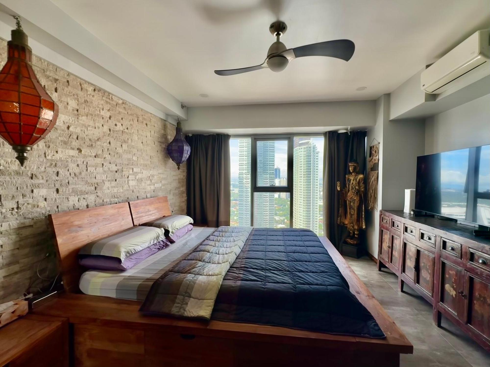 Lower Penthouse With Balcony & Cityviews In Makati Apartment *