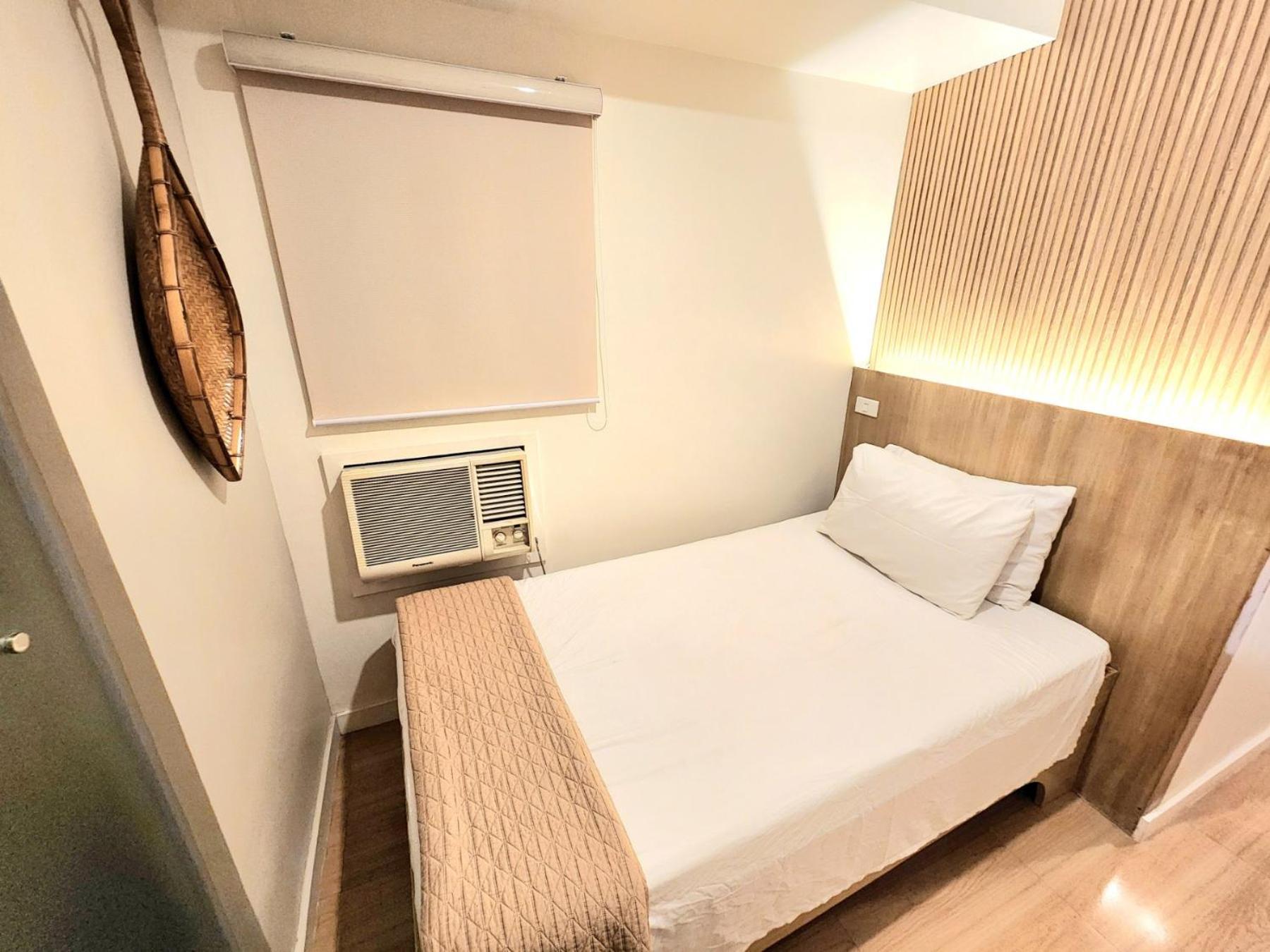Stone House 2* Manila