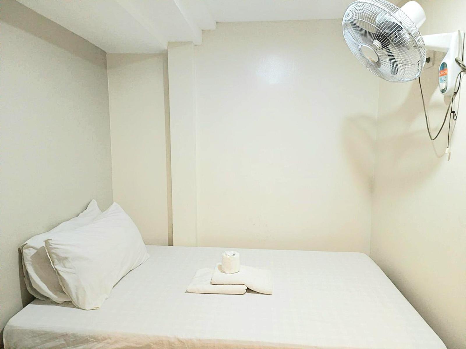 Stone House 2* Manila