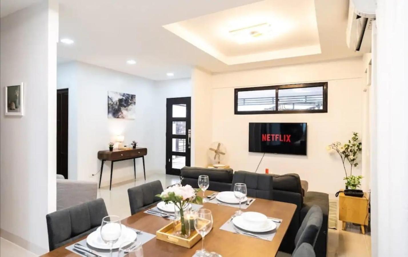 3bd Lux City Oasis Las Pinas Casa de férias *