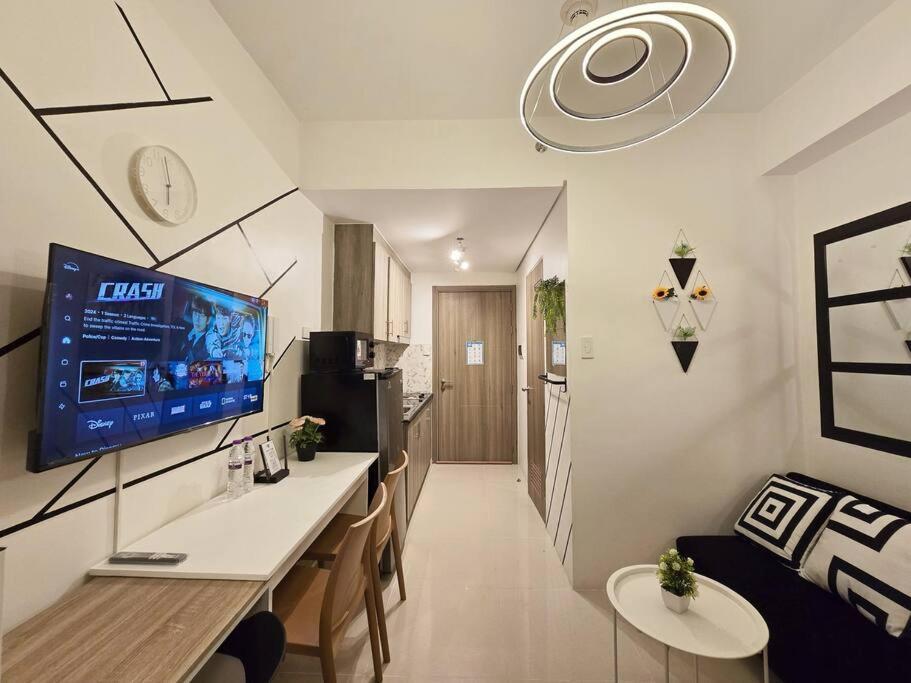 1br Unit Condotel W Balcony Fame Residences -fm40