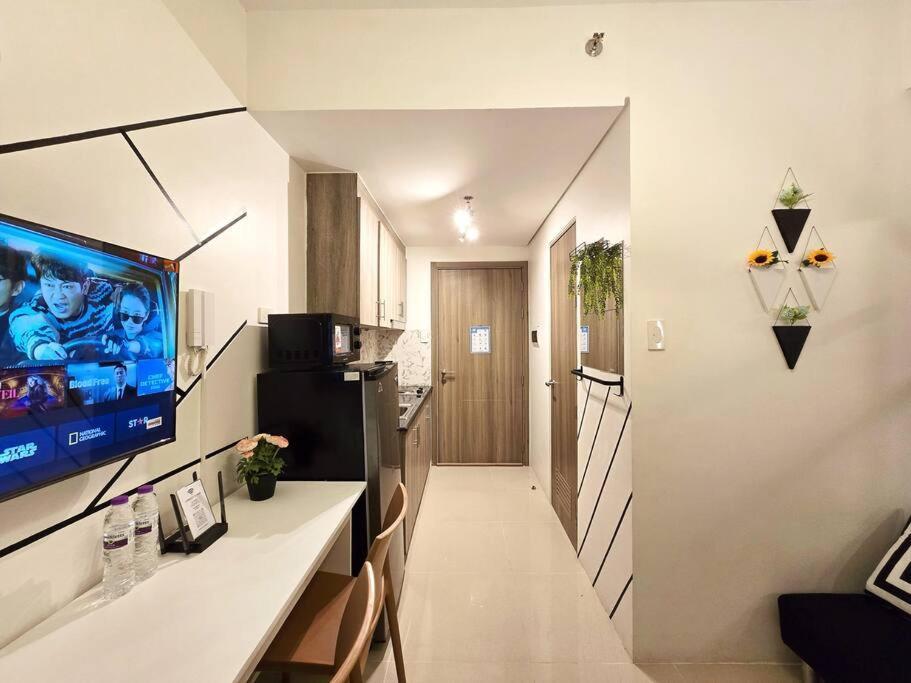 1br Unit Condotel W Balcony Fame Residences -fm40 * Manila