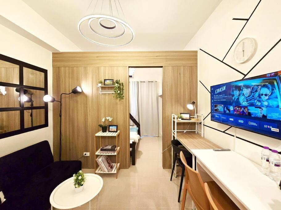 Apartment 1br Unit Condotel W Balcony Fame Residences -fm40 Manila