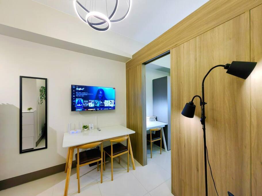 Apartment 1br Condotel W Smartlock Fame Residences -fm24 Manila
