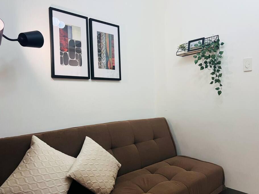 1br Unit Condotel W Balcony Fame Residences -fm20 * Manila