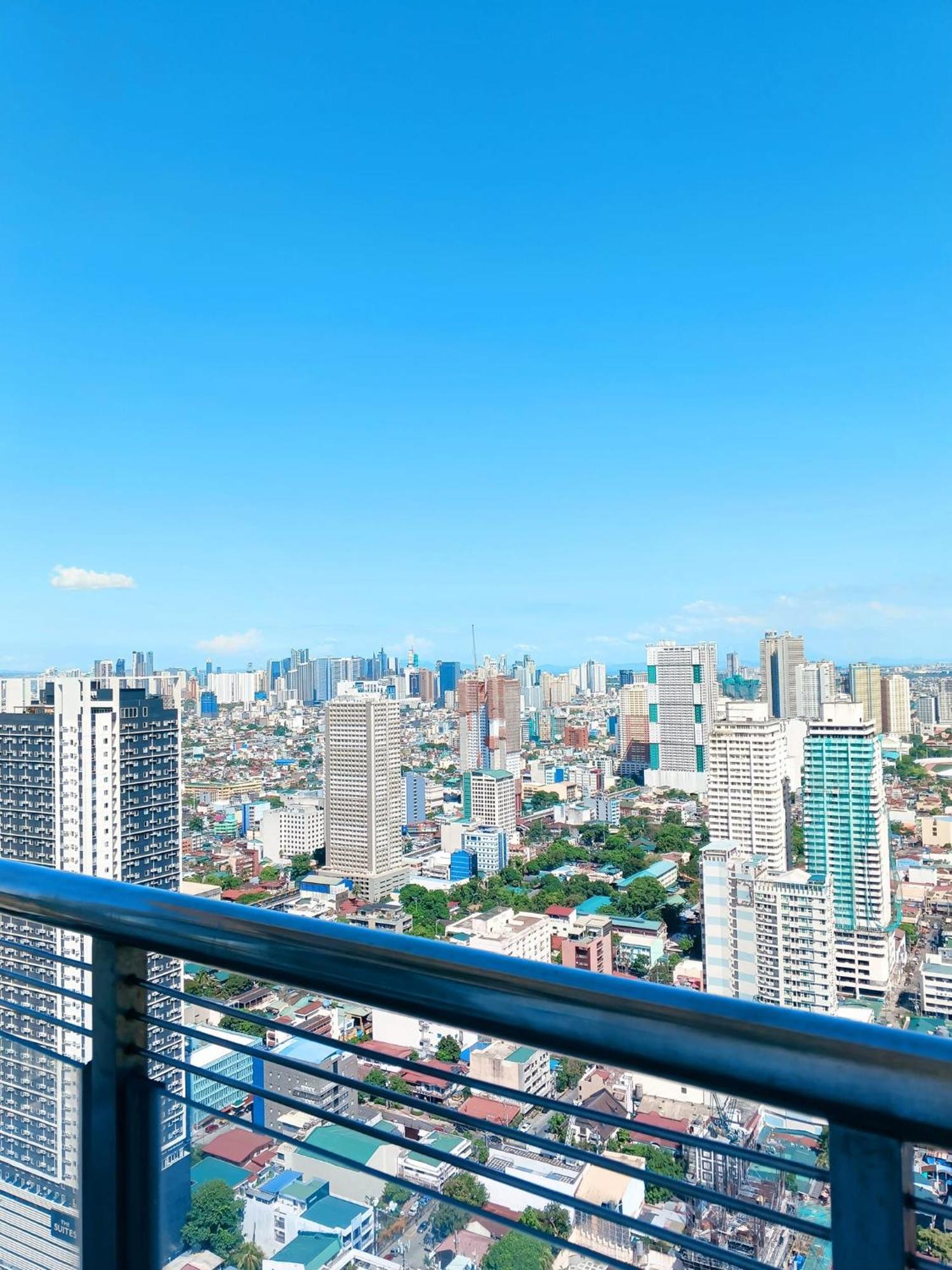 One Bedroom With Pool Apartment *