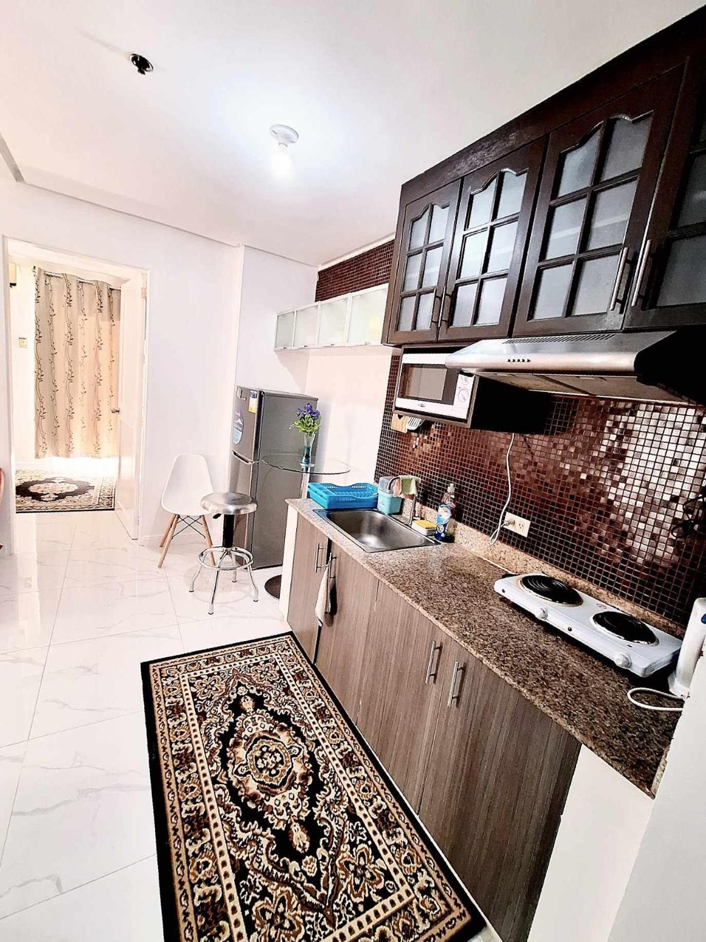 One Bedroom With Pool Apartment *