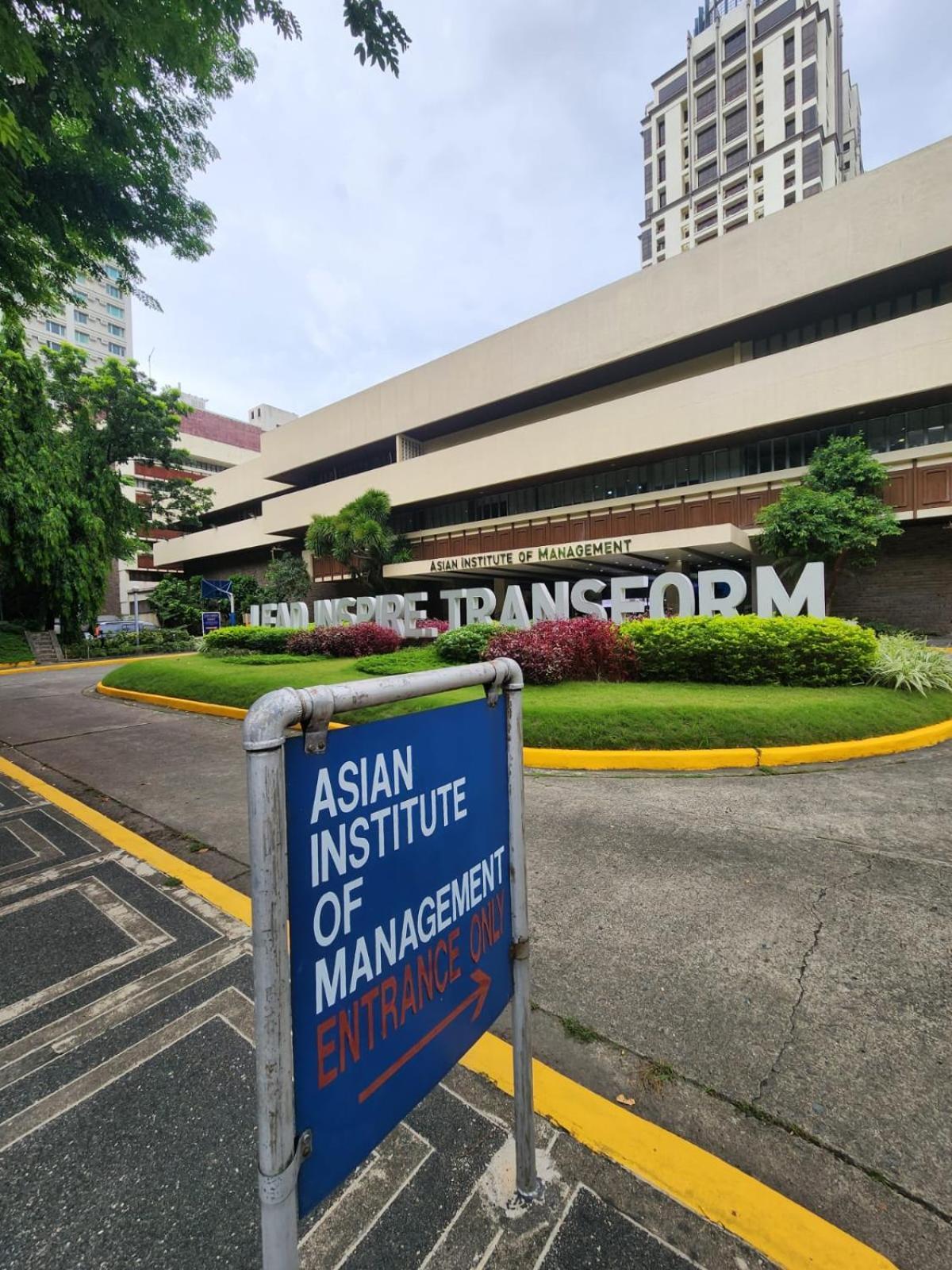 Muji Kltower Makati - Greenbelt - With Pool Access Apartment Manila