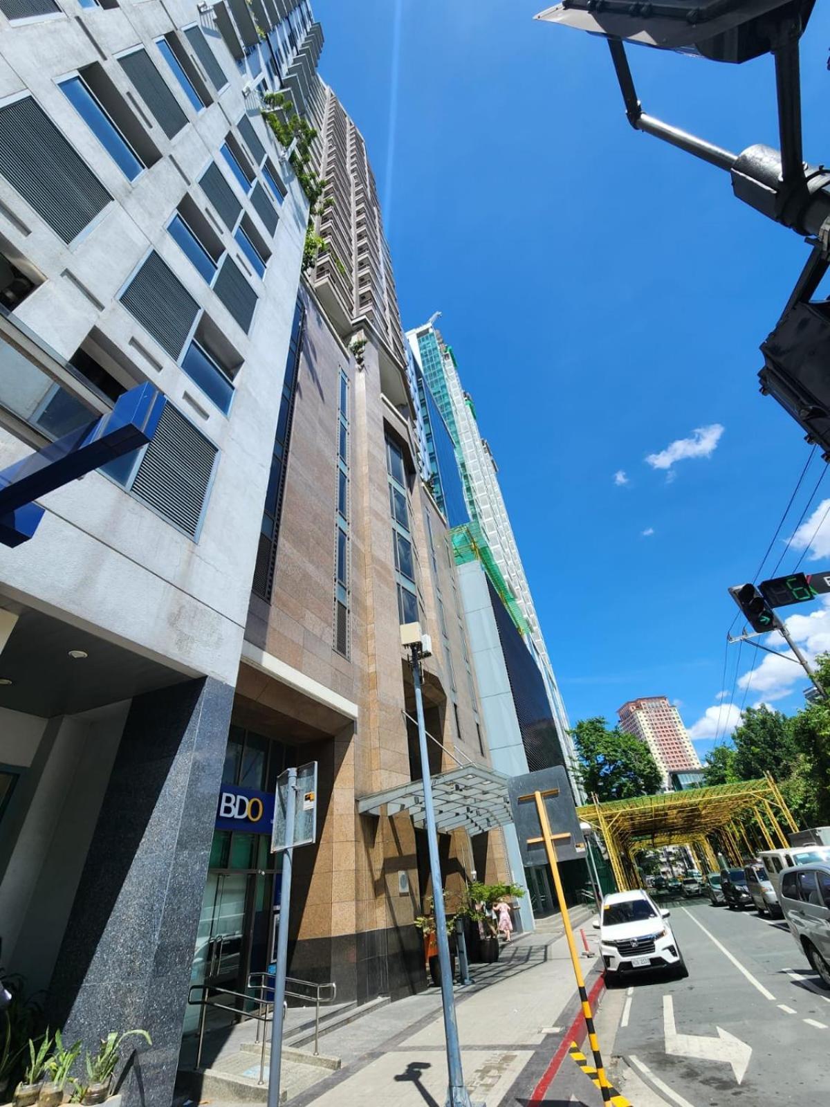 Muji Kltower Makati - Greenbelt - With Pool Access