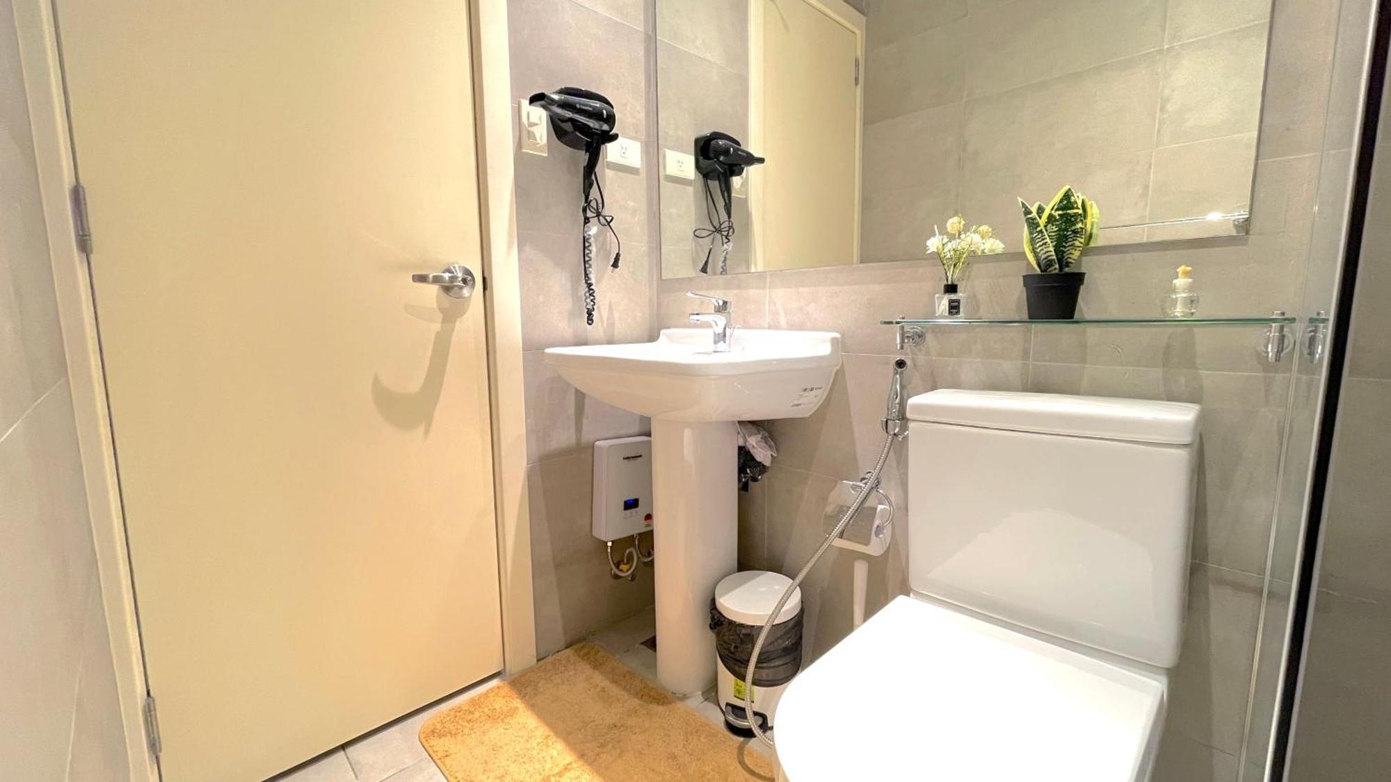 Apartment Staycation At Acqua Residences, Iguazu Tower