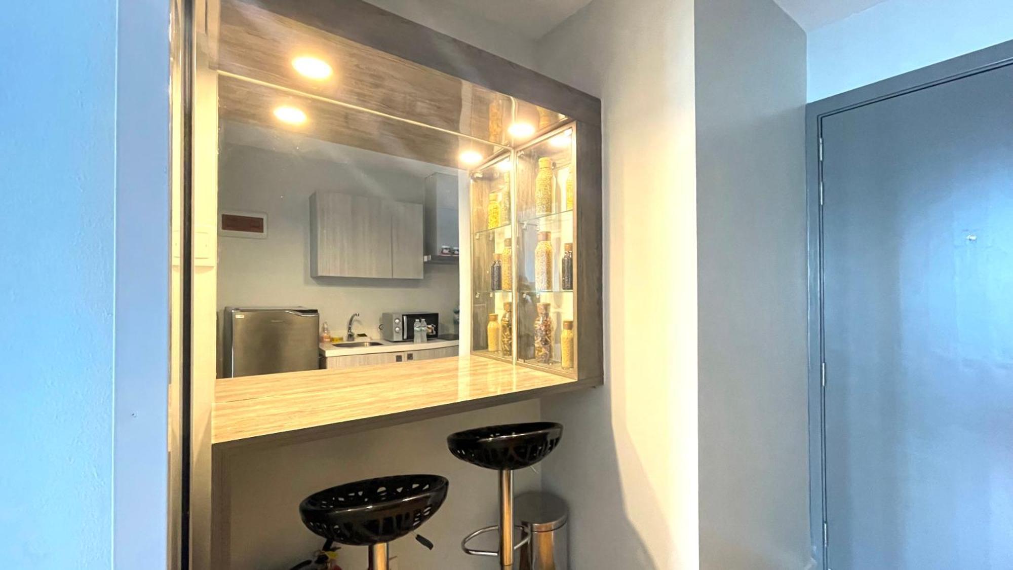 Staycation At Acqua Residences, Iguazu Tower Apartment Manila
