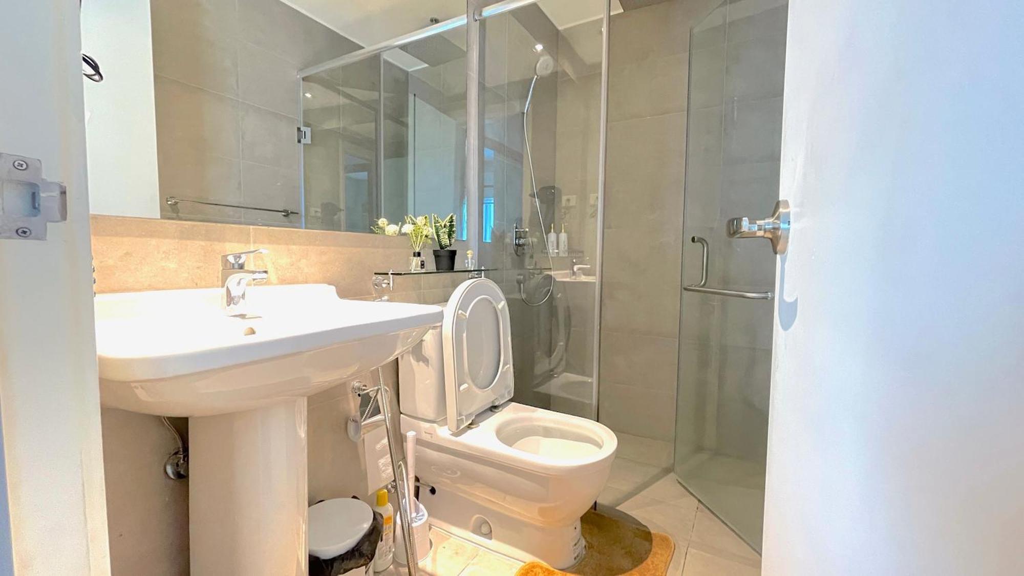 Staycation At Acqua Residences, Iguazu Tower Manila