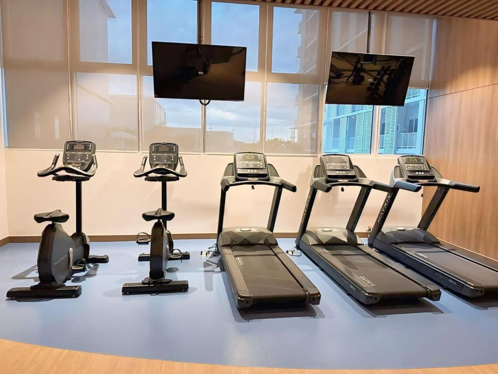 Pet & Wfh Friendly Near Bgc Apartment Manila