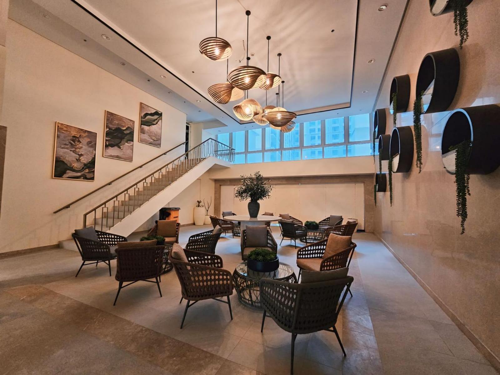 Apartment Pet & Wfh Friendly Near Bgc Manila
