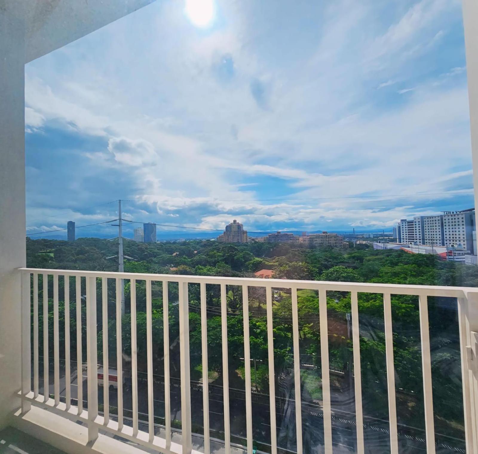 Pet & Wfh Friendly Near Bgc Apartment *