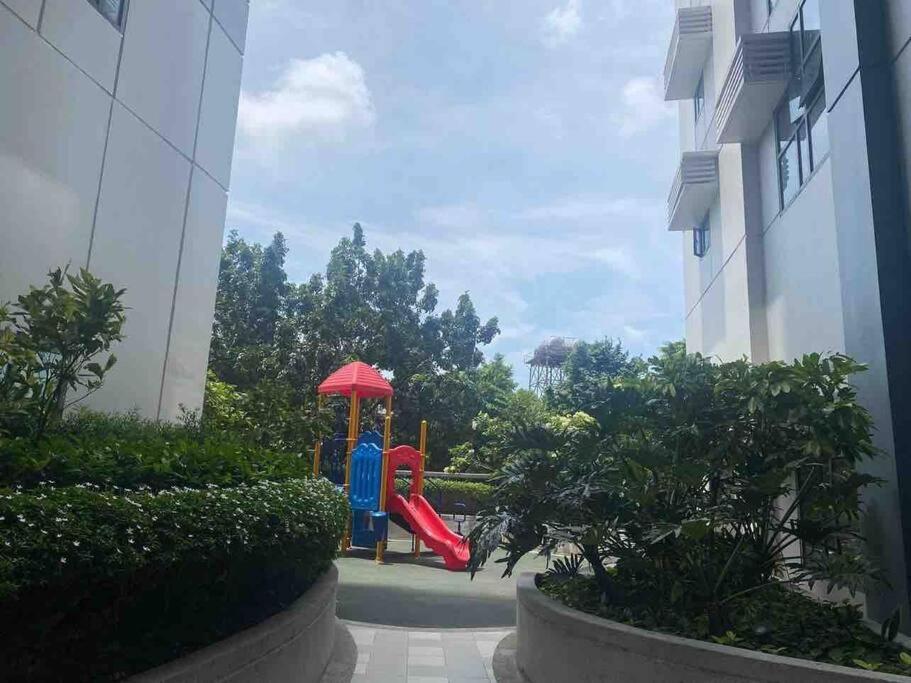 At Viceroy 4 Taguig * Manila