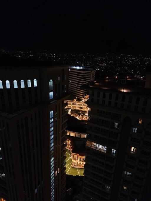 Apartment Venice In Mckinley Hill Bgc Taguig With Netflix And Wifi *
