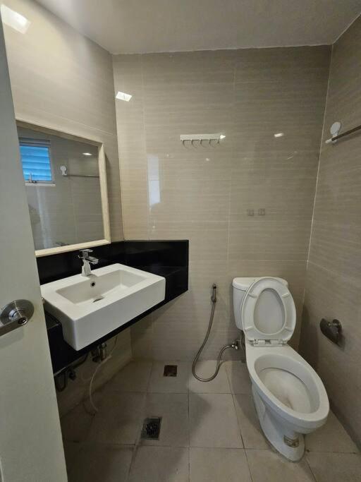 Venice In Mckinley Hill Bgc Taguig With Netflix And Wifi Manila