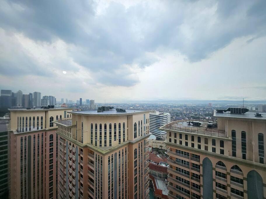 Apartment Venice In Mckinley Hill Bgc Taguig With Netflix And Wifi *