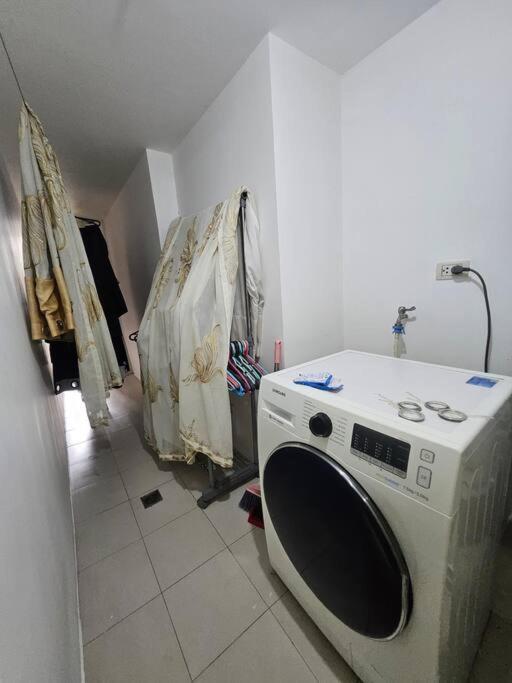Venice In Mckinley Hill Bgc Taguig With Netflix And Wifi Apartment Manila