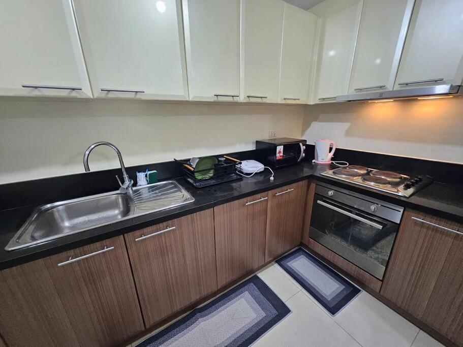 Venice In Mckinley Hill Bgc Taguig With Netflix And Wifi Apartment