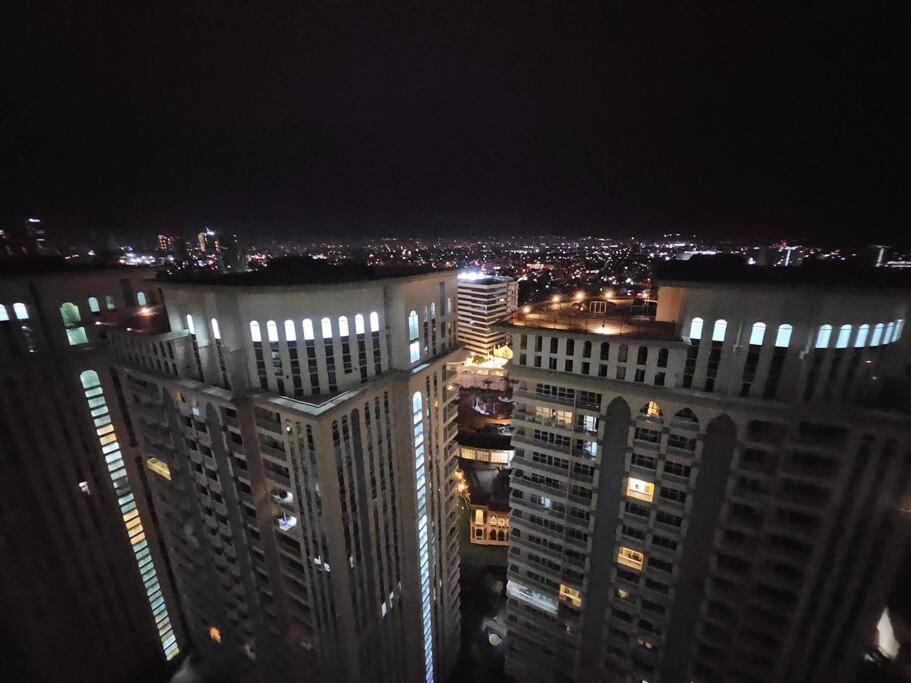 Venice In Mckinley Hill Bgc Taguig With Netflix And Wifi * Manila