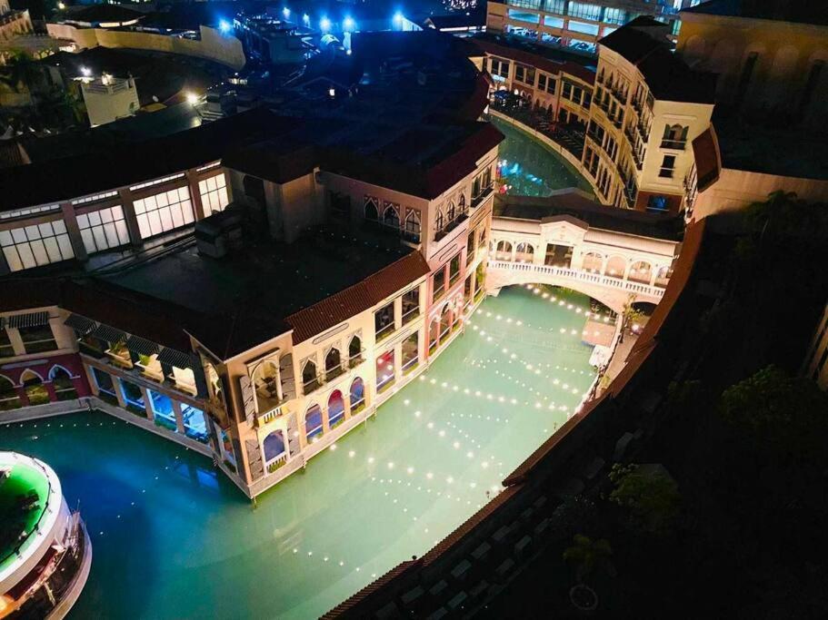 Venice In Mckinley Hill Bgc Taguig With Netflix And Wifi Apartment Manila