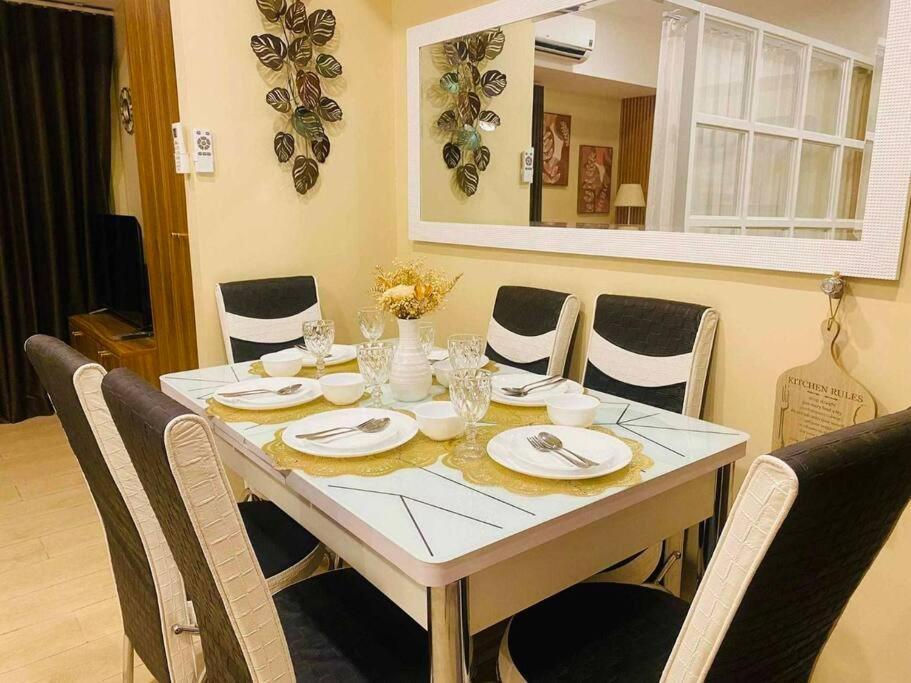 Apartment Venice In Mckinley Hill Bgc Taguig With Netflix And Wifi Manila