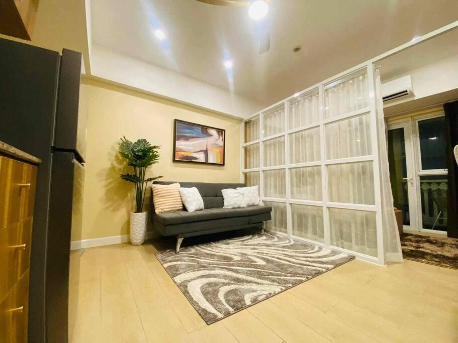 Venice In Mckinley Hill Bgc Taguig With Netflix And Wifi