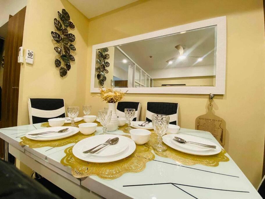 Venice In Mckinley Hill Bgc Taguig With Netflix And Wifi